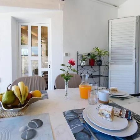 Katarina Tiha - Two Bedroom With Jacuzzi And Sea View Te...